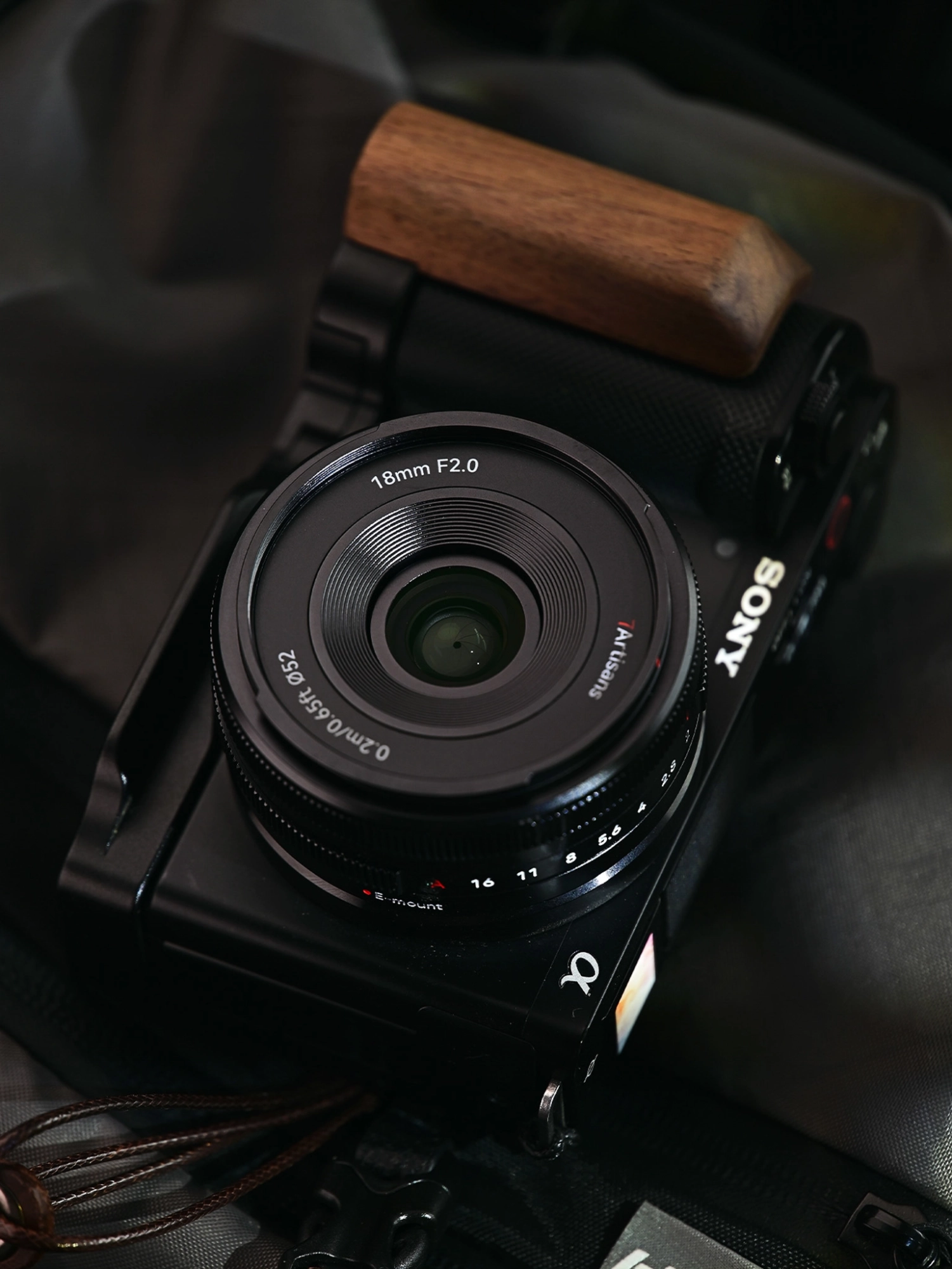 7Artisans AF 18mm F2 Lite autófókuszos objektív (Sony-E) APS-C fekete (AF18F2B-E APS-C)