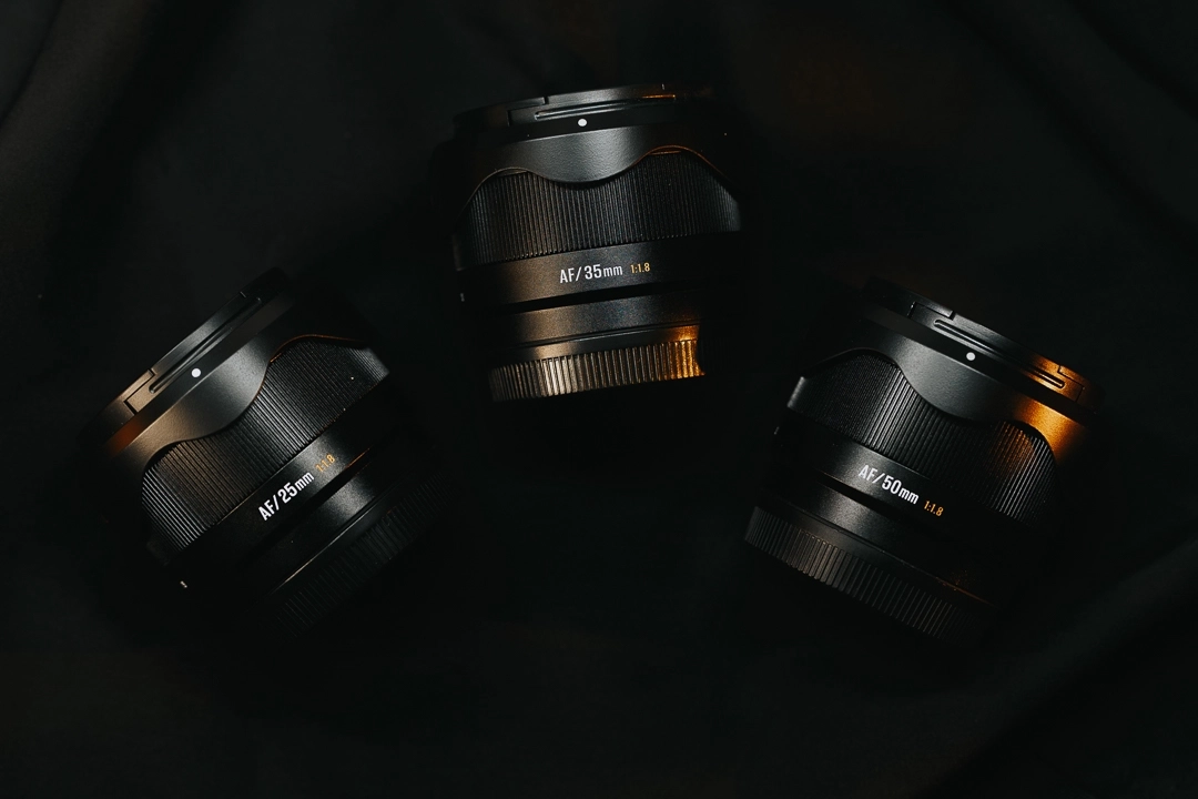 7Artisans AF 25mm F1.8  Lite autófókuszos objektív (Sony-E) APS-C fekete (AF25F18B-EAPS-C)