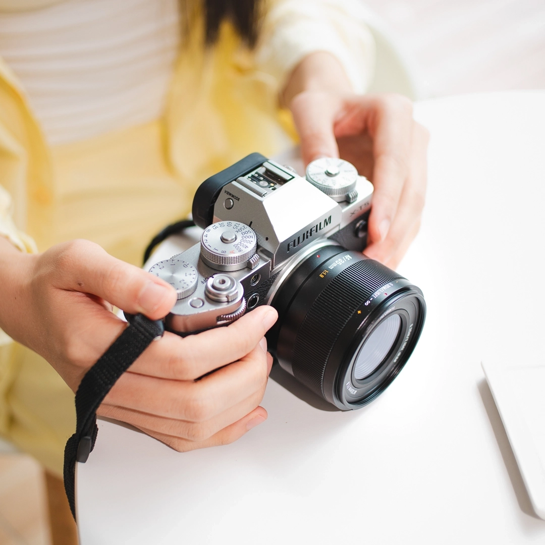 7Artisans AF 35mm F1.8  Lite autófókuszos objektív (Fuji-FX) APS-C fekete (AF35F18B-XAPS-C)