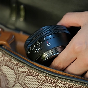 7Artisans AF 40mm F2.5 autófókuszos objektív (Sony-E) Full frame (AF40F25B-E)