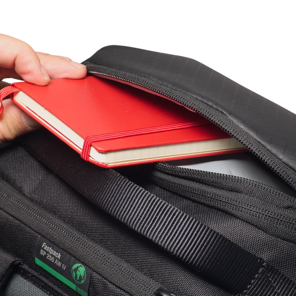 Lowepro Fastpack BP 250 AW IV - Fekete (LP37507-PWW)