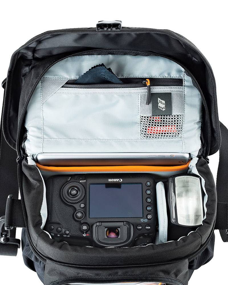 Lowepro Nova 170 AW II (fekete) (LP37121-PWW)
