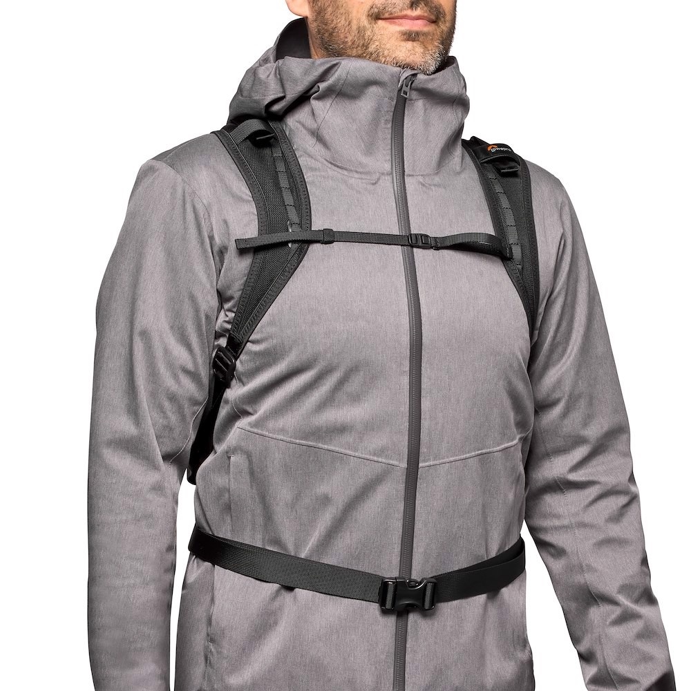 Lowepro RunAbout hátizsák 18L (LP37443-PWW)