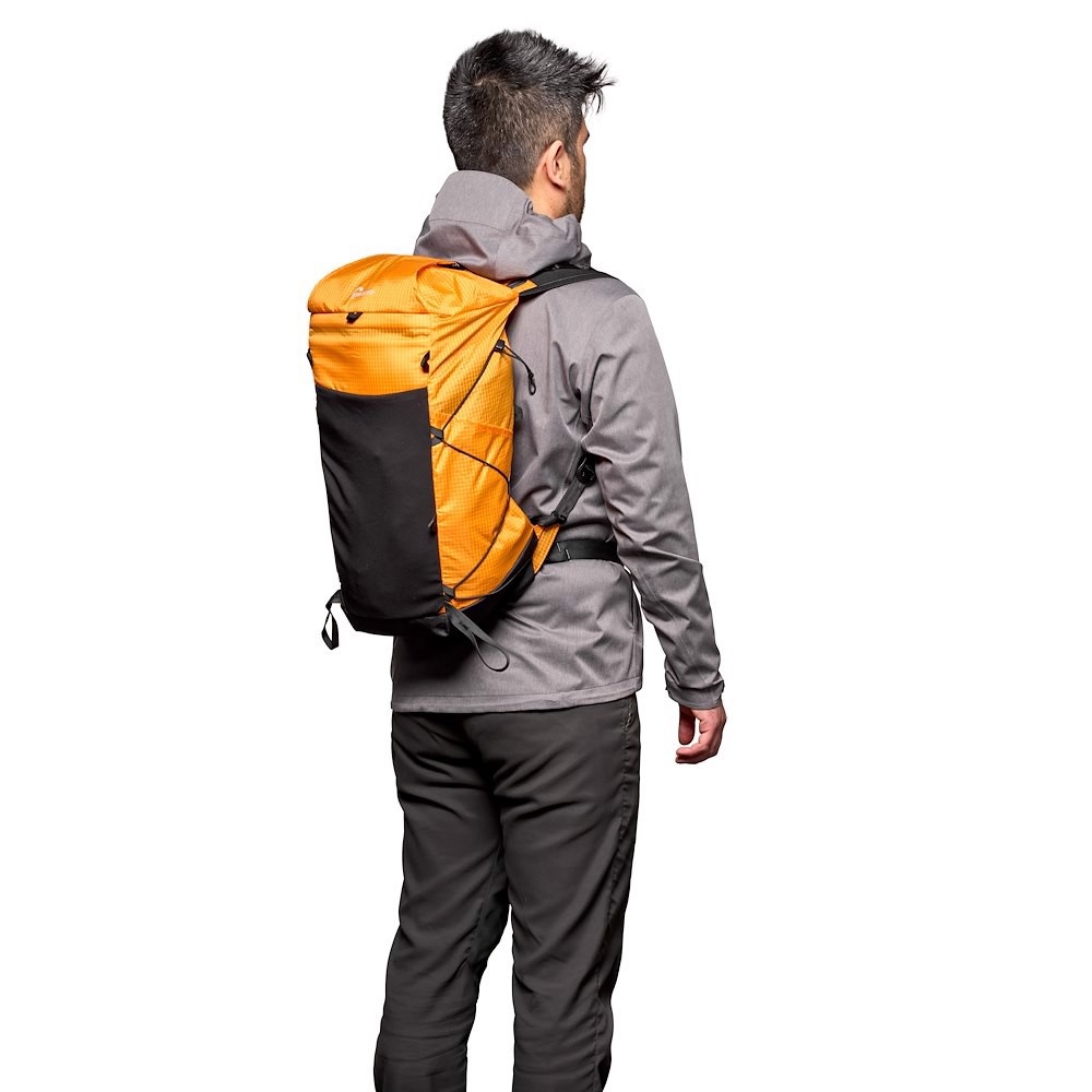 Lowepro RunAbout hátizsák 18L (LP37443-PWW)